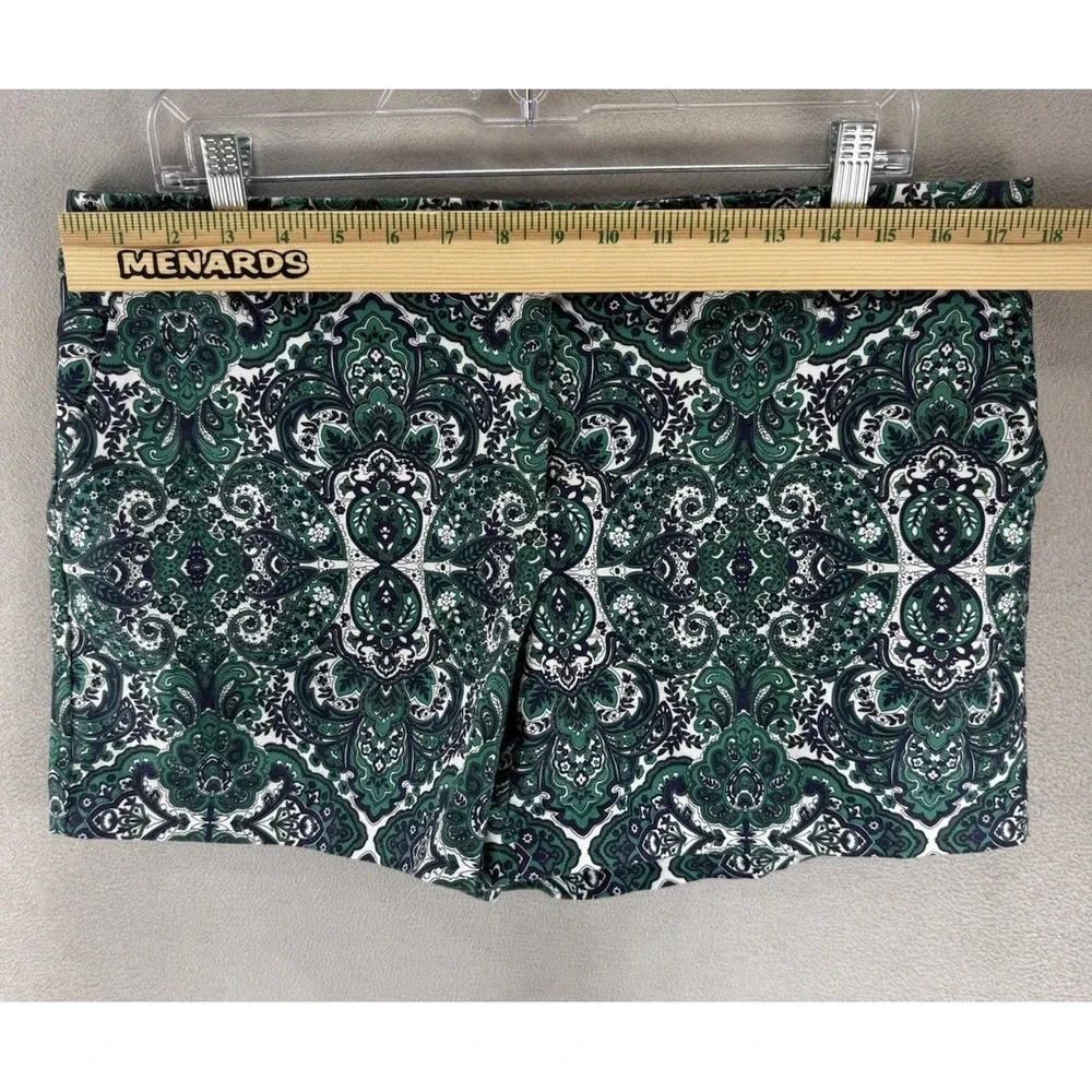 Dalia Women's Sz 12 (US Large) All‎ Over Green Floral & Paisley Print Shorts